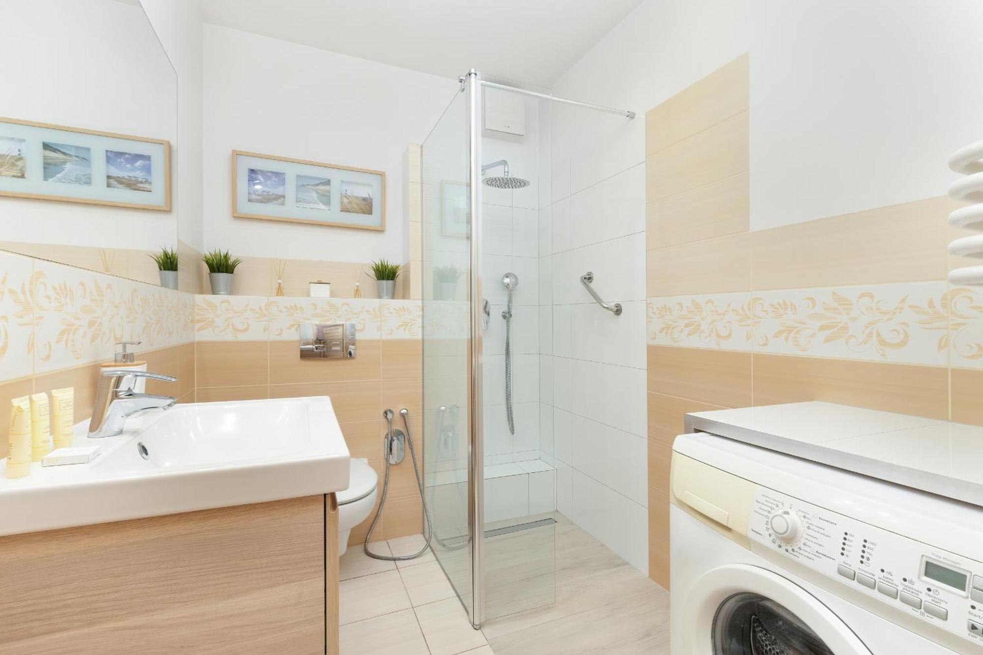 Jasny & Przestronny Apartament Z Balkonem I Parkingiem By Rent Like Home กดิเนีย ภายนอก รูปภาพ